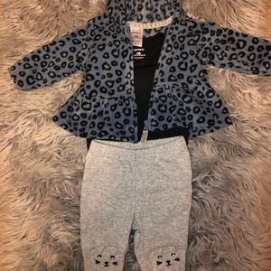 Carter size new born outfit